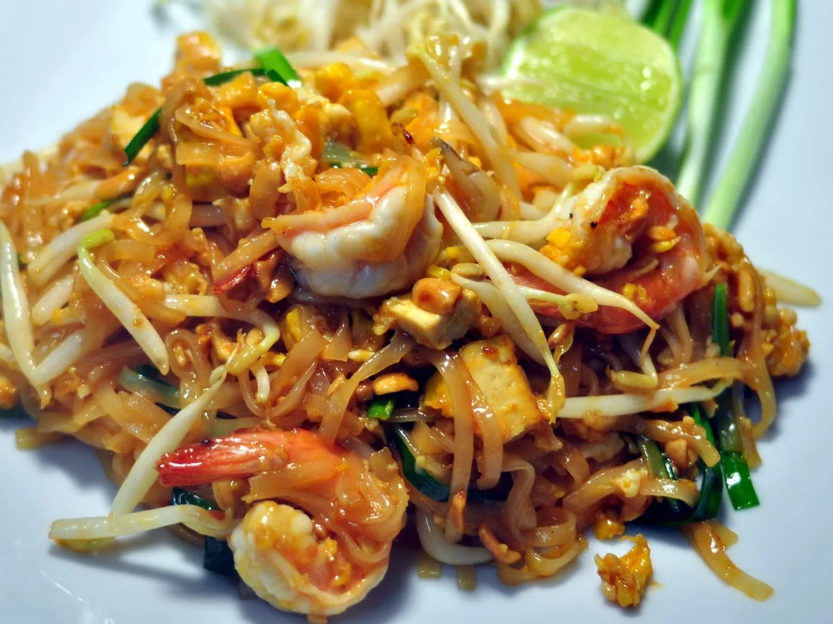 Lamoon Thai Pad Thai with shrimp, lime and bean sprouts